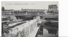 75  - PARIS - Le Métropolitain à La Bastille * Gare Du METRO Sur Le Canal Saint-Martin - Métro Parisien, Gares