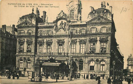 69 - Lyon - Décoration De L'Hôtel De Ville - Place Des Terreaux - Animée - CPA - Voir Scans Recto-Verso - Autres & Non Classés