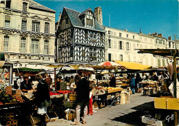 Marchés - La Rochelle - Vieilles Maisons Place Du Marché - CPM - Carte Neuve - Voir Scans Recto-Verso - Markets