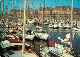 35 - Saint Malo - Le Bassin Vauban, Port De Yachts Et Les Remparts - Bateaux - CPM - Etat Léger Pli Visible - Voir Scans - Saint Malo