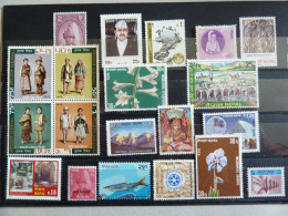 NEPAL  LOT DE TIMBRES NEUFS** - Nepal