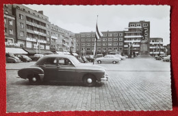 CPSM Petit Format - Dunkerque - Place Jean Bart (voiture Ancienne Renault Frégate ) - Dunkerque