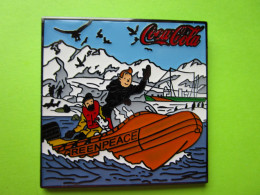 Gros Pin's Coca-Cola BD Tintin Milou Capitaine Haddock Yacht Greenpeace (Environ 4,5cm Carré) - #689 - Coca-Cola