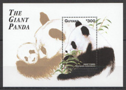 Guyana - 1998 - Mammals: Giant Panda - Yv Bf 304 - Sonstige & Ohne Zuordnung