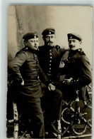 39804841 - Drei Junge Landser In Uniform Mit Zigarre Im Fotostudio - War 1914-18