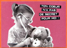 CP Enfants Enfant Joue Au Docteur Peluche Combier Carte Vierge TBE - Portraits