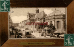 CPA FONTAINEBLEAU - LA GRANDE RUE ET L'EGLISE - Fontainebleau