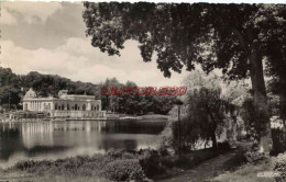 CPSM BAGNOLES DE L'ORNE - LE LAC ET LE CASINO - Bagnoles De L'Orne