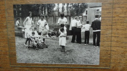 Les Abrets : Isère , ( Années 50-60 ) En Famille Et Les Enfants De La Fanfare - Orte