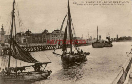 CPA TROUVILLE - SORTIE DES BARQUES A L'HEURE DE LA MAREE - Trouville