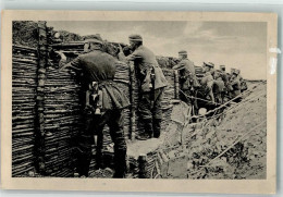39803541 - Deutsche Landser Mit Angelegten Karabinern An Der Bruestung Des Grabens Feldpost Kriegslazarett Des XVIII. A - War 1914-18