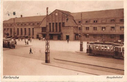 39103841 - Karlsruhe.  Ein Blick Auf Den Hauptbahnhof Gelaufen. Leichte Stempelspuren, Leicht Fleckig, Sonst Gut Erhalt - Karlsruhe