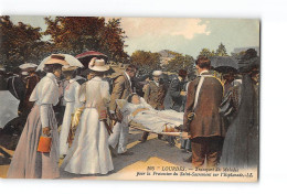 LOURDES -Transport Des Malades Pour La Procession Du Saint Sacrement Sur L'Esplanade - Très Bon état - Lourdes