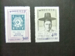 57 SUR COREA 1964 / SELLO DE 1884 Y DIRECTOR DE CORREOS En1884 / YVERT 359 / 360 MNH - Corée Du Sud