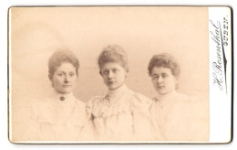 Fotografie H. Rosenthal, Guben, Schwestern In Weissen Kleidern  - Anonyme Personen