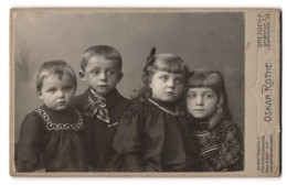 Fotografie Oskar Rothe, Dresden, Schäferstrasse 37, Geschwister In Feiner Kleidung  - Anonyme Personen