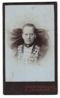 Fotografie Karl HIntner, Salzburg, Portrait Junge Dame In Tracht  - Anonieme Personen