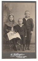 Fotografie G. Kahlmeyer, Brake A /W., Portrait Junges Mädchen Und Zwei Jungen In Modischer Kleidung  - Anonieme Personen