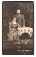 Fotografie W. Brüning, Varel I /Oldbg., Portrait Bürgerliches Paar In Modischer Kleidung  - Anonieme Personen