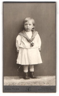 Fotografie Garl Thies, Hannover, Höltystrasse 13, Portrait Kleines Mädchen In Modischer Kleidung  - Anonieme Personen