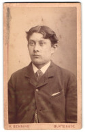 Fotografie H. Behning, Buxtehude, Portrait Junger Herr In Modischer Kleidung  - Anonyme Personen