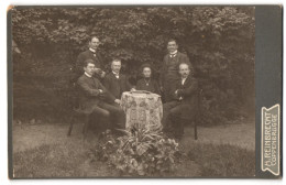 Fotografie H. Reinbrecht, Coppenbrügge, Gesellschaft Im Garten  - Anonyme Personen