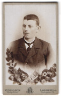 Fotografie M. Hirschbeck, Landsberg A. Lech, Brudergasse 216, Junger Herr Im Anzug Mit Krawatte  - Personnes Anonymes