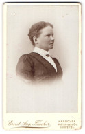 Fotografie Ernst Aug. Fischer, Hannover, Mehlstr. 6 U. Cellerstr. 36, Bürgerlicher Dame In Zeitgenössischer Kleidung  - Anonymous Persons