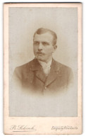 Fotografie R. Schenk, Leipzig-Reudnitz, Würznerstr. 7, Junger Herr Im Anzug Mit Moustache  - Anonymous Persons