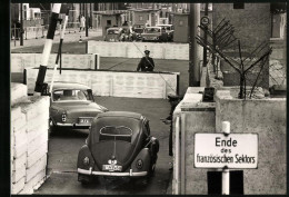 Fotografie Unbekannter Fotograf, Ansicht Berlin, Grenzübergang Chausseestrasse, Kontrollstelle Des Sowjetischen Sekto  - Guerre, Militaire