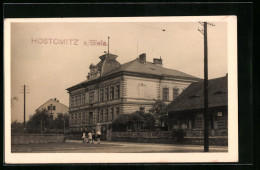 AK Hostomitz /Biela, Strasse Mit Verwaltungsgebäude  - Czech Republic