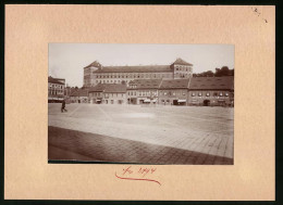 Fotografie Brück & Sohn Meissen, Ansicht Bilin, Marktplatz Mit Hotel Zum Weissen Löwen Und Schloss  - Lieux