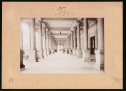 Fotografie Brück & Sohn Meissen, Ansicht Karlsbad, Inneres Der Mühlbrunnen-Colonade  - Lieux