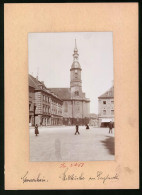 Fotografie Brück & Sohn Meissen, Ansicht Grossenhain, Marktplatz Mit Germania-Drogerie Und Stadtkirche  - Orte