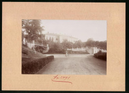 Fotografie Brück & Sohn Meissen, Ansicht Bilin, Partie Am Kurhaus Mit Brücke Und Terrasse  - Lieux