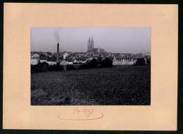 Fotografie Brück & Sohn Meissen, Ansicht Oschatz, Teilansicht Der Stadt Mit Kirche Und Rauchendem Schlot  - Places