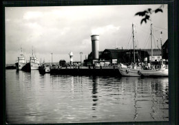 Eckernförde, Leuchtturm Und Kriegsschiffe - Autres & Non Classés