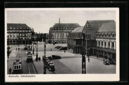 AK Karlsruhe, Strassenbahnen Auf Dem Bahnhofplatz  - Tram