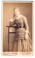 Photo Waite & Pettitt, Cheltenham, High Street, Portrait Blondes Fräulein Im Prachtvollen Kleid  - Anonyme Personen