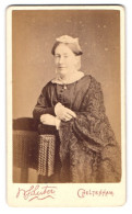 Photo Suter, Cheltenham, Portrait Hübsche Dame Mit Rüschenhaarschmuck Im Bestickten Kleid  - Anonymous Persons