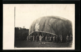 Foto-AK Ballon Wird Mit Gas Nachgefüllt  - Fesselballons