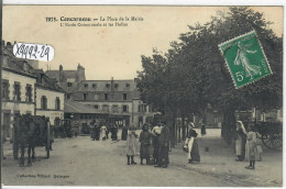 CONCARNEAU- LA PLACE DE LA MAIRIE- L ECOLE COMMUNALE ET LES HALLES - Concarneau