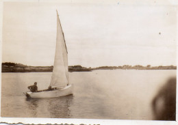 Photographie Photo Anonyme Vintage Snapshot Voilier Voile Bateau Régate - Schiffe