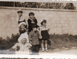 Photographie Photo Anonyme Vintage Snapshot Enfant Marinière Bébé - Personnes Anonymes