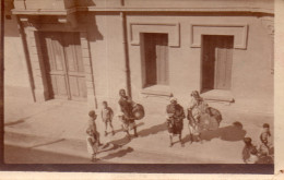 Photographie Photo Anonyme Vintage Snapshot Plongée Haut Musique Musicien  - Sonstige & Ohne Zuordnung