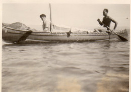 Photographie Photo Anonyme Vintage Snapshot Canoé Kayak Pagaie  - Other & Unclassified