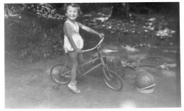 Photographie Photo Anonyme Vintage Vélo Bicyclette Bicycle Enfant - Autres & Non Classés