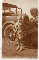 Photographie Photo Anonyme Vintage Snapshot Enfant Automobile Voiture Car - Automobili