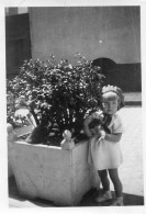 Photographie Photo Anonyme Vintage Snapshot Chat Cat Enfant Child Béret - Altri & Non Classificati