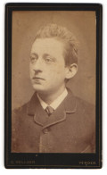 Fotografie C. Vollmer, Verden, Hinterstr. 45, Portrait Junger Mann Im Anzug  - Anonyme Personen